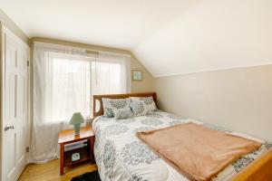 Ліжко або ліжка в номері Beech Grove Vacation Rental with Private Yard