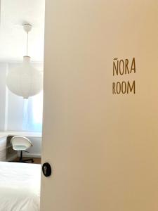 a door with a sign that says nova room at Guest house Croqueta Espinardo in Espinardo