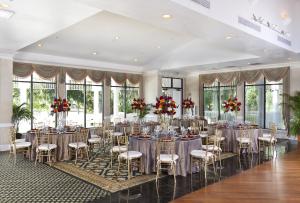 A restaurant or other place to eat at Resort at Longboat Key Club