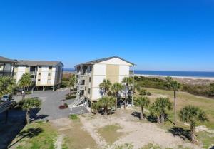 an aerial view of a resort with palm trees and the ocean at 33C Lighthouse Point in Tybee Island