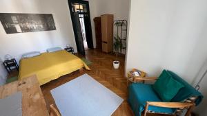 Posteľ alebo postele v izbe v ubytovaní NAPartman Pécs