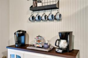 a kitchen counter with a coffee maker and a coffee pot at 2 Mins to Pkwy & Strip - Modern Pigeon Forge Gem Near Gatlinburg & Smokies in Pigeon Forge