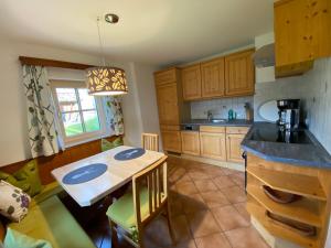 Kuchyň nebo kuchyňský kout v ubytování Ferienwohnung Engl Haus + 4 fotografie