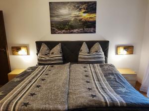 Postel nebo postele na pokoji v ubytování Ferienwohnung Sonthofenersee