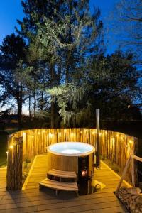 Zdjęcie z galerii obiektu Le Puits Jaune - Gîte Nature et Spa w mieście Saint-Denis-le-Thiboult