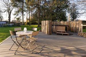 Ogród w obiekcie Le Puits Jaune - Gîte Nature et Spa