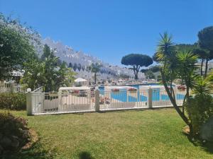 Bazén v ubytování Casa Silvia Marbella - dom w kompleksie hotelowym nebo v jeho okolí