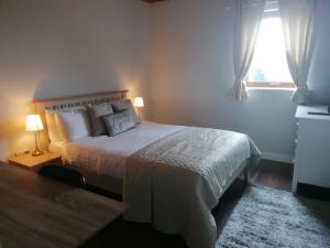 Ένα ή περισσότερα κρεβάτια σε δωμάτιο στο Atlantic way Apartment 1