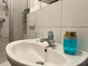 a bathroom sink with a blue cup on it at Zentral, gemütlich, Messe nah! BE1L in Essen