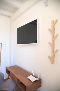 TV a/nebo společenská místnost v ubytování Serenity Apulian Rooms