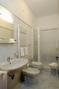 Koupelna v ubytování Albergo Basilea + 37 fotografií