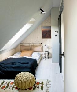 Łóżko lub łóżka w pokoju w obiekcie Apartamenty Łasica Jaworki