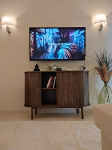 TV a/nebo společenská místnost v ubytování 'Amaryllis Home' ,το σπίτι σας