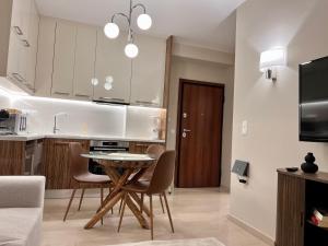 Kuchyň nebo kuchyňský kout v ubytování 'Amaryllis Home' ,το σπίτι σας