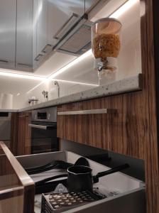 Kuchyň nebo kuchyňský kout v ubytování 'Amaryllis Home' ,το σπίτι σας