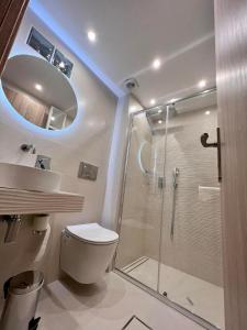 A bathroom at 'Amaryllis Home' ,το σπίτι σας
