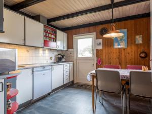 Kuchyň nebo kuchyňský kout v ubytování Enchanting Cottage Retreat in Fano-By Traum + 13 fotografií