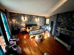 an overhead view of a bedroom with a bed at Boutique hotel and gallery in San Angel Inn in Mexico City