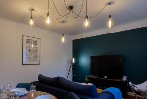 Televízia a/alebo spoločenská miestnosť v ubytovaní Saint Germain 2 chambres Parking