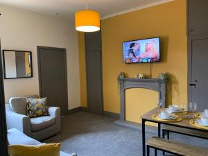 Balfour - Beautiful refurbished spacious 3 bedroom Gateshead flat TV 또는 엔터테인먼트 센터