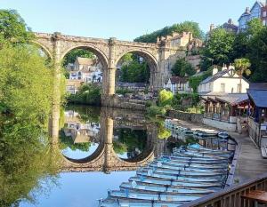 a bridge over a river with boats in the water at Claro Mews Gem in Knaresborough