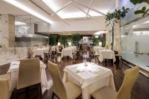 a dining room with white tables and chairs at Best Western Plus Hotel Universo in Rome