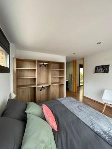 Llit o llits en una habitació de Casa para 8 personas en Berga - ALBERGA