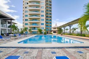 Bazén v ubytování Luxurious Ocean View Suite nebo v jeho okolí