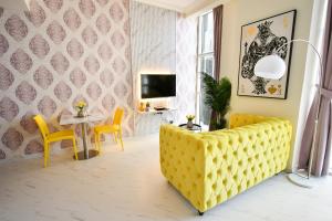 Телевизор и/или развлекательный центр в Scala Tower Central Chic with a twist studio