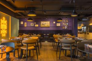 Restauracja lub miejsce do jedzenia w obiekcie Mayburg Salzburg, a Tribute Portfolio Hotel