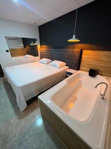 Voodi või voodid majutusasutuse Hotel Almalu toas