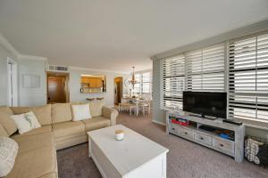 Afbeelding uit fotogalerij van Cozy Coastal Condo with Pool Access Steps to Beach! in Marco Island +24 foto's