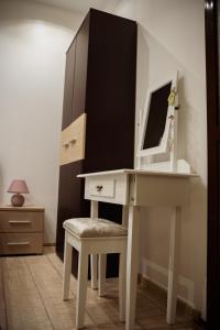 a bathroom with a white desk with a mirror at Studio Unikat in Braşov