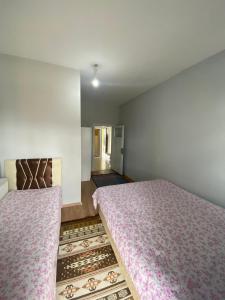 a bedroom with two beds and a hallway at Acan Apart günlük kiralık ev daire Ürgüp in Mustafapaşa
