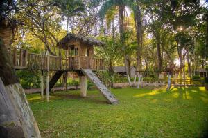 Kebun di luar El Bosque Hotel