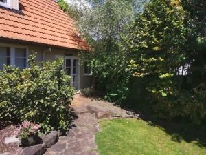 Zdjęcie z galerii obiektu Redwoods Character Cottage & Studio w mieście Rotorua