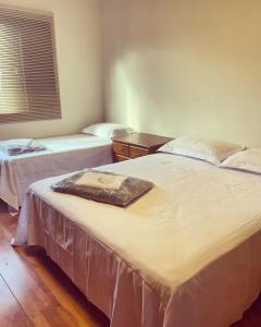 מיטה או מיטות בחדר ב-Pousada & Hostel São Carlos