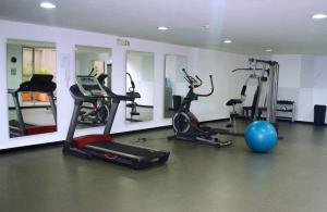 Excelente apartamento, 2 hab. con vista única UIO tesisinde fitness merkezi ve/veya fitness olanakları
