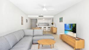 Televisyen dan/atau pusat hiburan di Large Modern Unit With Lift & Pool