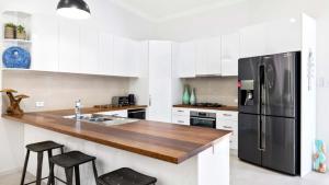 Dapur atau dapur kecil di High End Apartment In Town Center