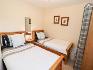 a room with two beds in a room at Swallow's Nest in Penrith