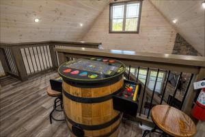 a room with a barrel in the middle of a cabin at Creekside Splendor cabin in Sevierville