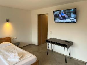 TV a/nebo společenská místnost v ubytování Gästehaus Forggensee