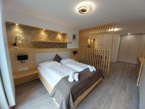 Łóżko lub łóżka w pokoju w obiekcie Hotel Post Hönigwirt