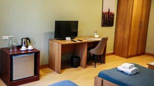 TV a/nebo společenská místnost v ubytování Madison 101 Hotel + Tower