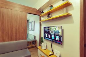 TV o dispositivi per l'intrattenimento presso Condominium at Spring Residences near Airport