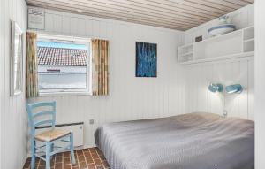 Uma cama ou camas num quarto em Beautiful Home In Pandrup With Wifi