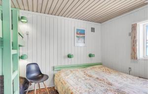Uma cama ou camas num quarto em Beautiful Home In Pandrup With Wifi