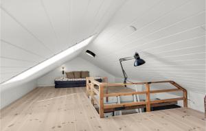 Uma área de estar em Beautiful Home In Pandrup With Wifi