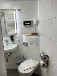 Koupelna v ubytování Gästehaus Forggensee + 37 fotografií